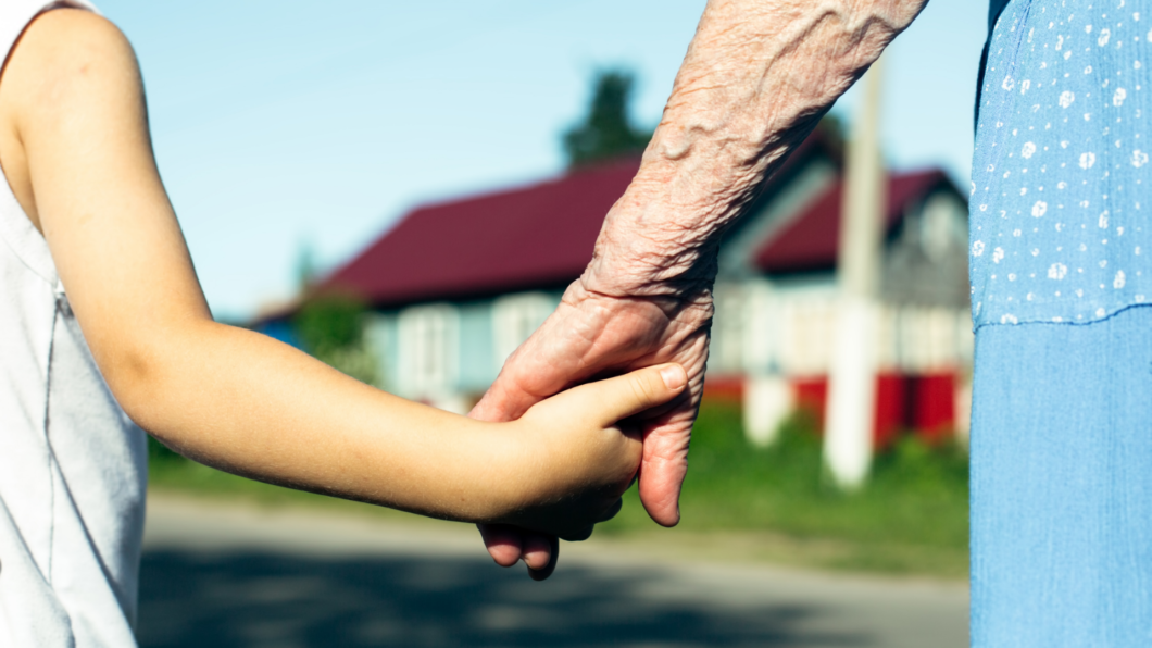 Cuidados especiais com crianças e idosos durante emergências